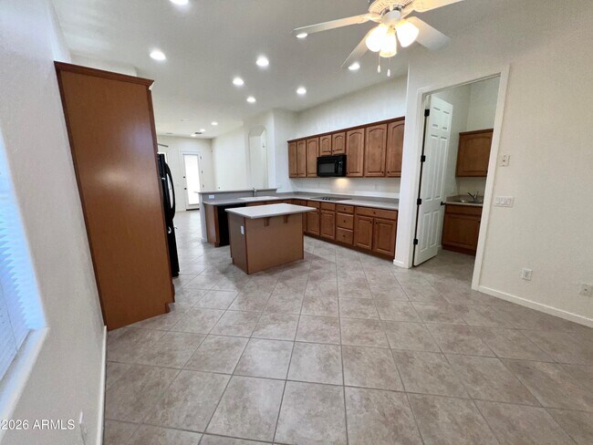 Building Photo - 14313 W Alvarado Dr