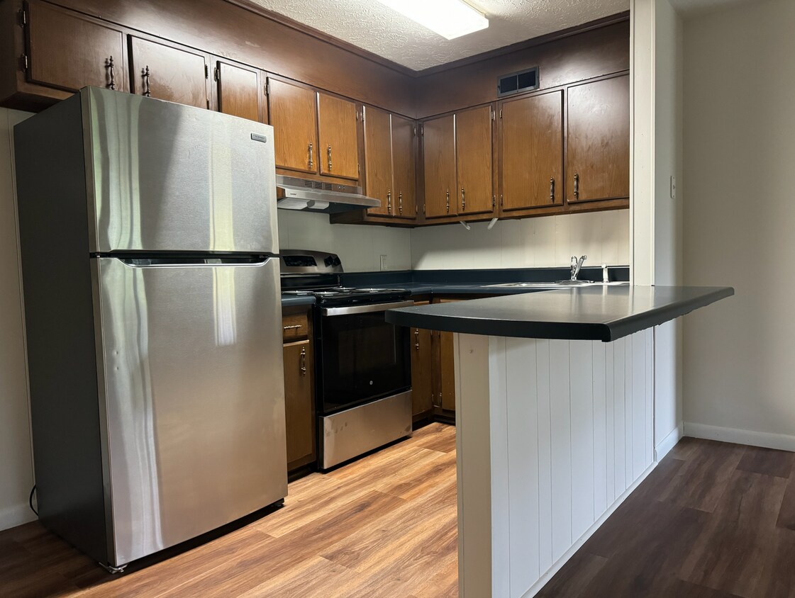 Building Photo - Upstairs apartment close to 40 with an interior refresh - updated floors paint and appliances