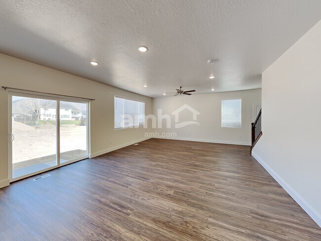 Building Photo - 1218 N Golden Spoke Dr