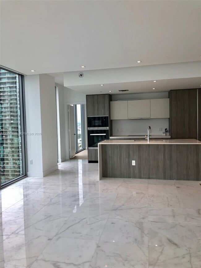 Building Photo - 2900 NE 7th Ave