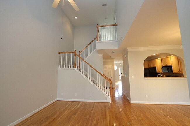 Foto del edificio - Spacious Townhome in Prime North Raleigh Location