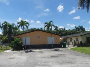 Building Photo - 4725 SW 65th Ave