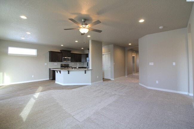 Building Photo - 3 Bed/2 Bath Home in West Pasco