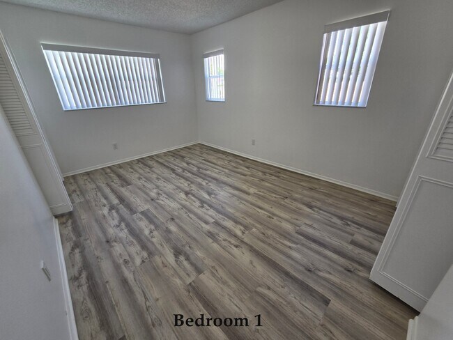 Foto del edificio - 3131 16th St N