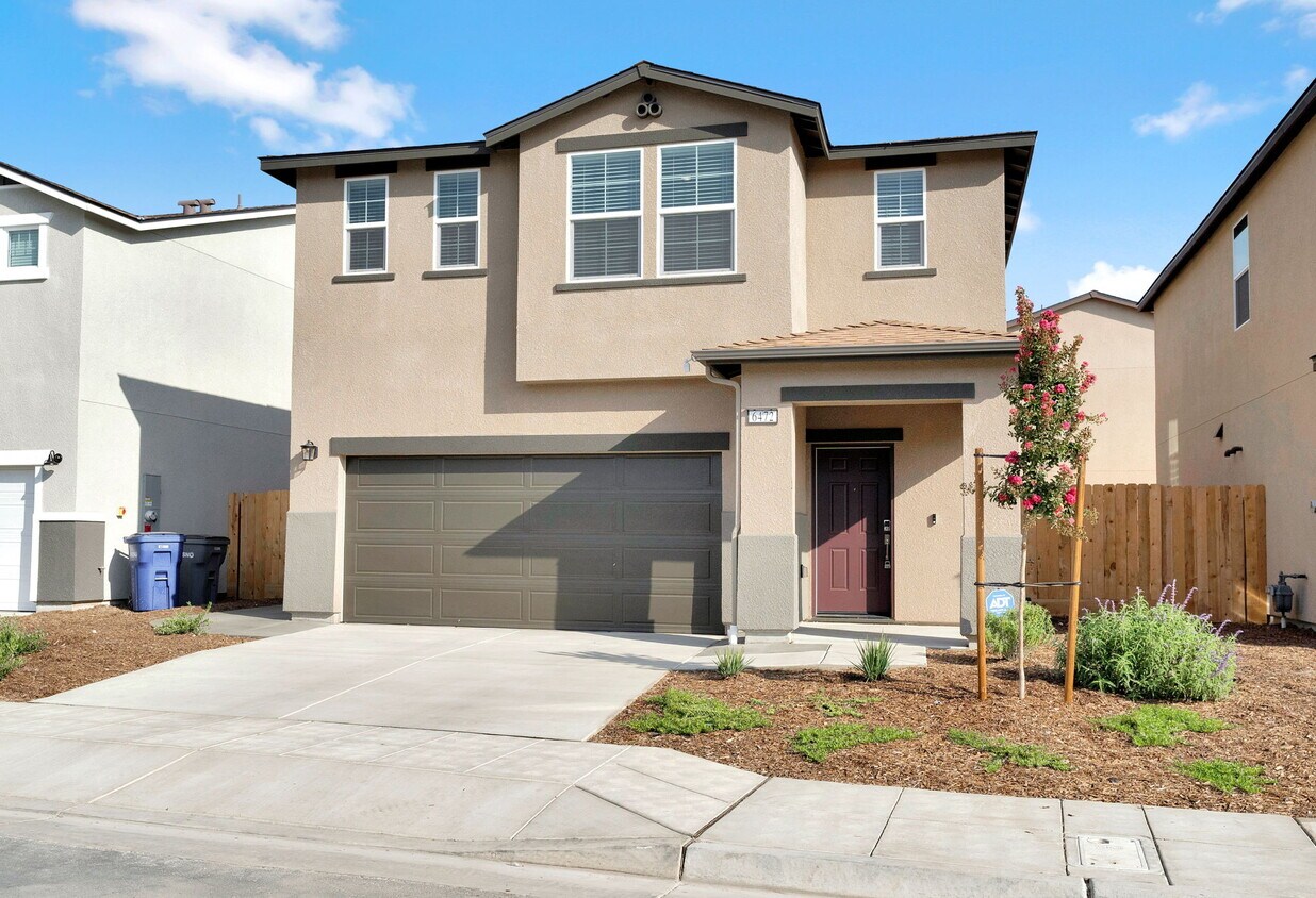 Foto principal - 6472 W Austin Wy