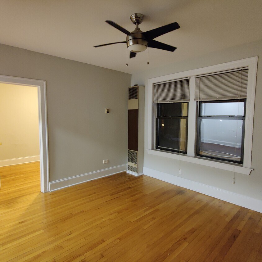 Primary Photo - 3352 N Broadway St