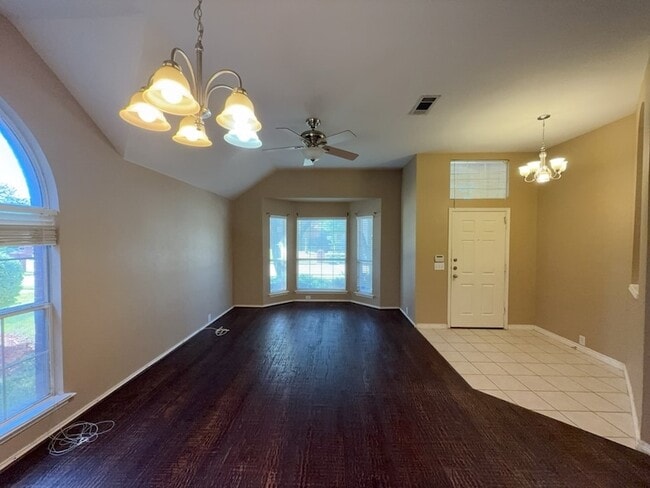 Foto del edificio - 3024 Peppercorn Dr