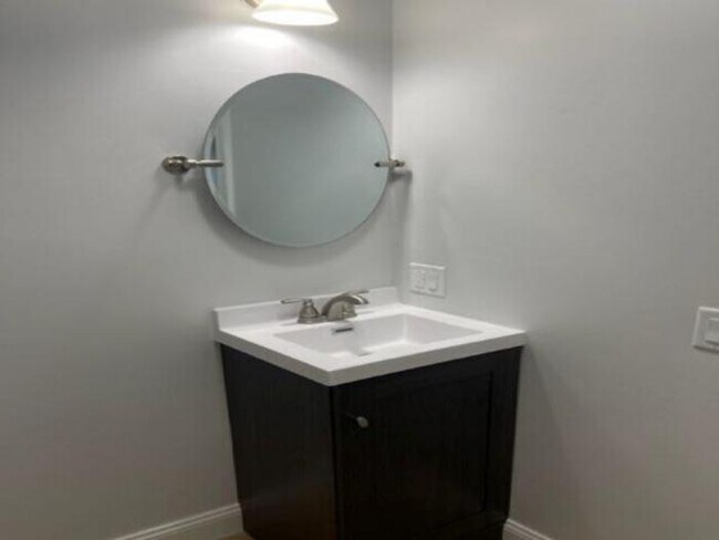 Building Photo - 3 bedroom in CHATHAM IL 62629