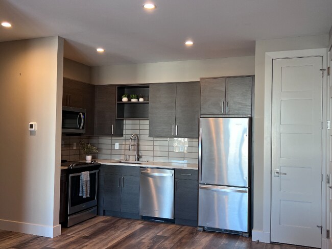 Building Photo - 75 Highnoon Way