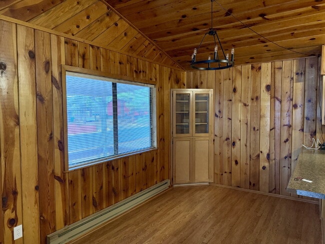 Building Photo - 1721 W Huning