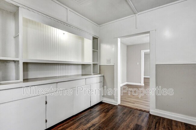 Foto del edificio - 326 W Sears St