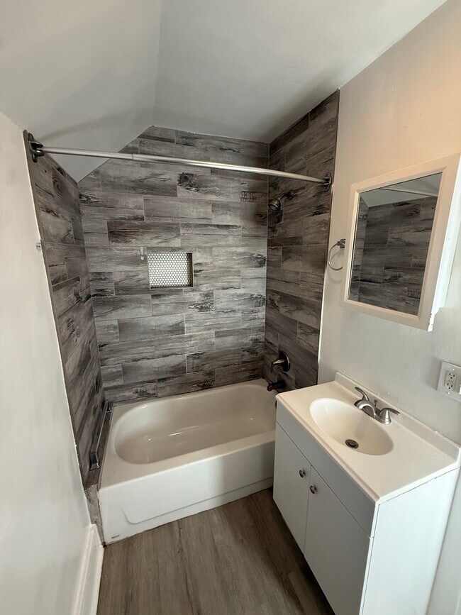 Foto del edificio - 111 Center Ave