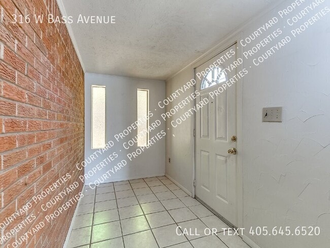 Building Photo - 316 W Bass Ave