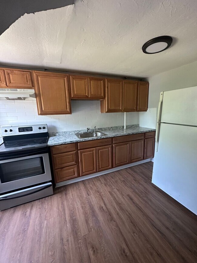 Foto del edificio - 3RD FLOOR Apartment For Rent! 1bed/1 Bath