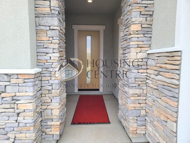 Building Photo - 8067 Grant Dr