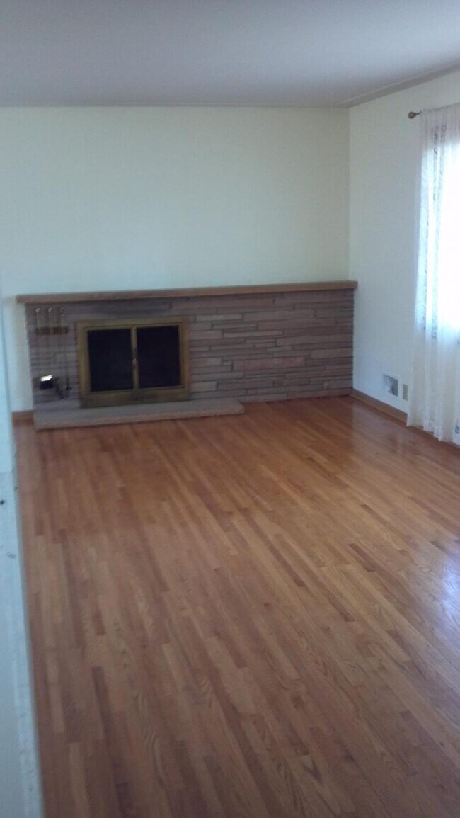 Building Photo - 3 bedroom in Edina MN 55439