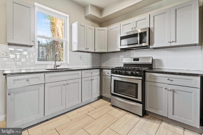 Building Photo - 821 S 56th St