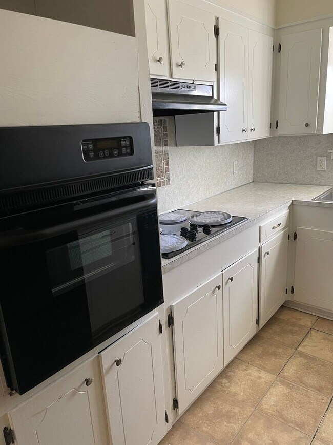 Building Photo - 9058 Alvis Ln