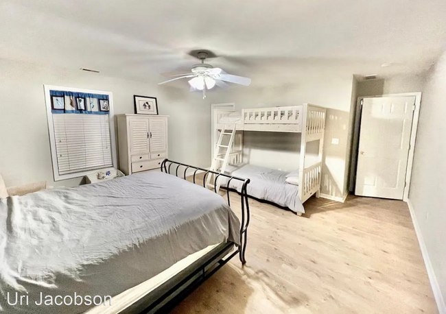 Building Photo - 5 br, 3.5 bath House - 909 N. Burghley Avenue