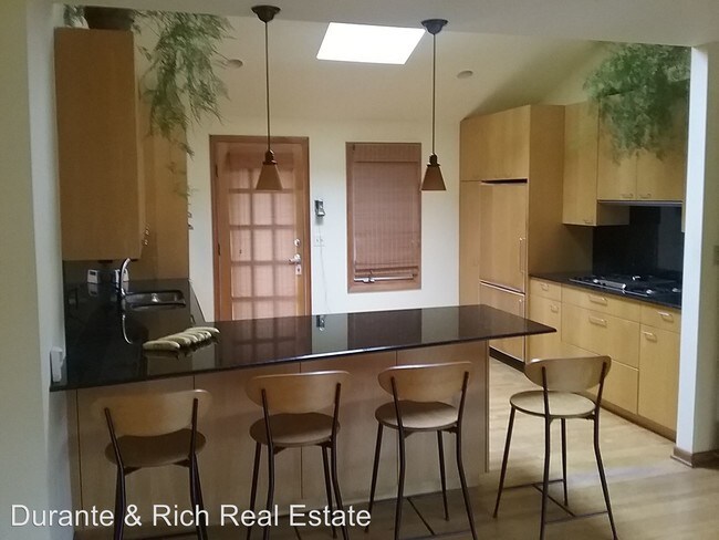 Foto del edificio - 2630 Birchwood Ln