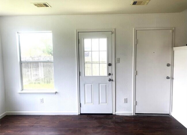 Foto del edificio - 8154 Arrington Forest Ln