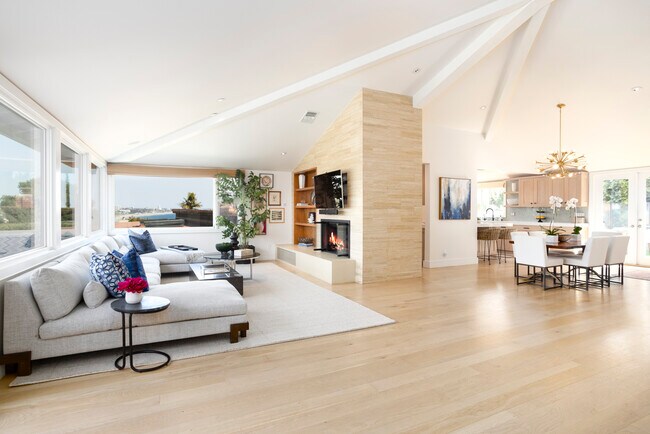 Open floor plan with fireplace - 17410 Revello Dr