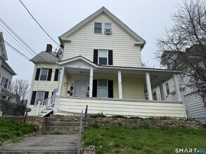 Building Photo - 837 Bank St