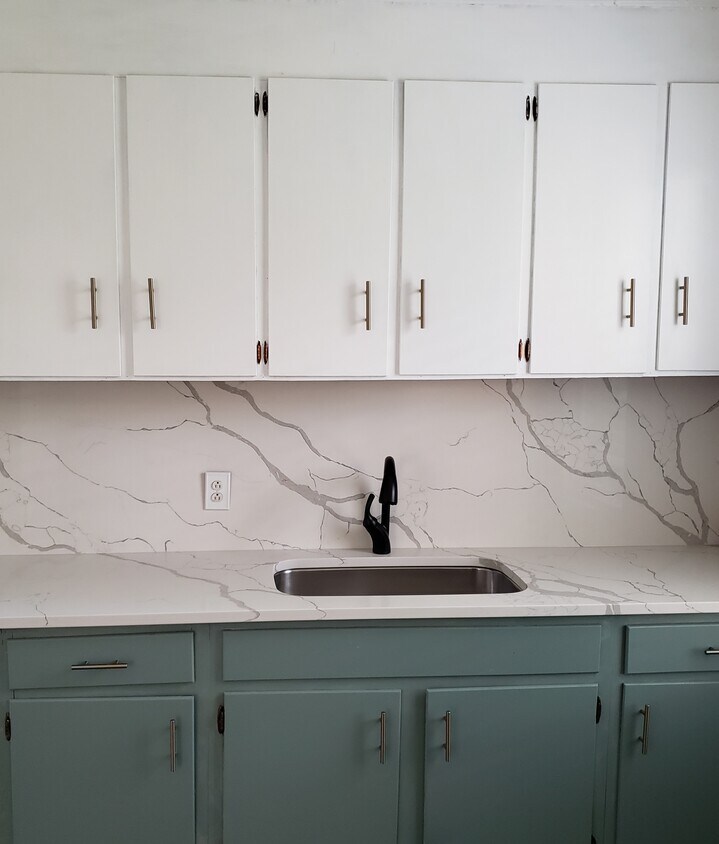 Kitchen - 812 Parkwood Ave