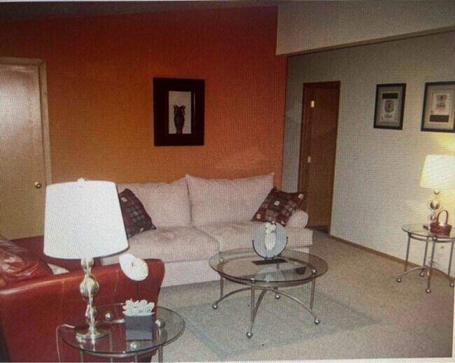 Foto del edificio - 2417 S Grand Blvd