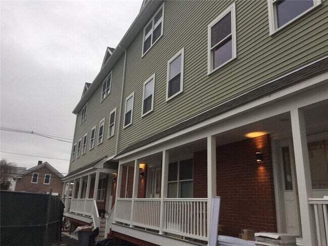 Building Photo - 184 Ives St