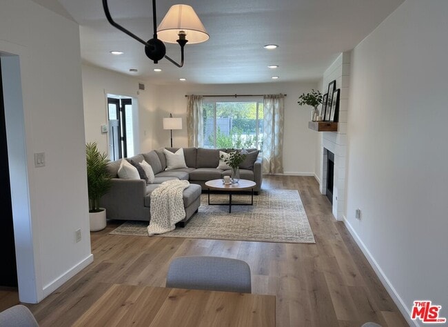 Building Photo - 13123 Magnolia Blvd