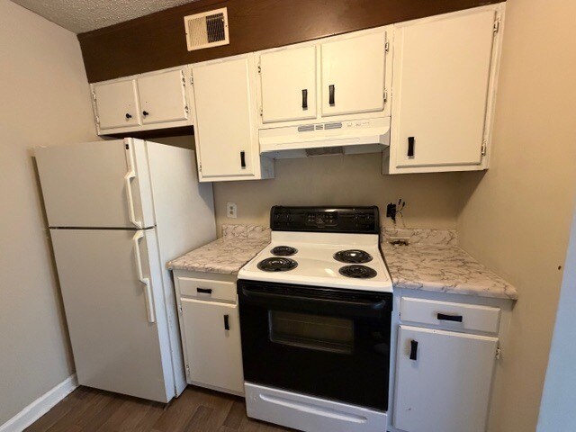 Foto del edificio - 2624 Randleman Rd