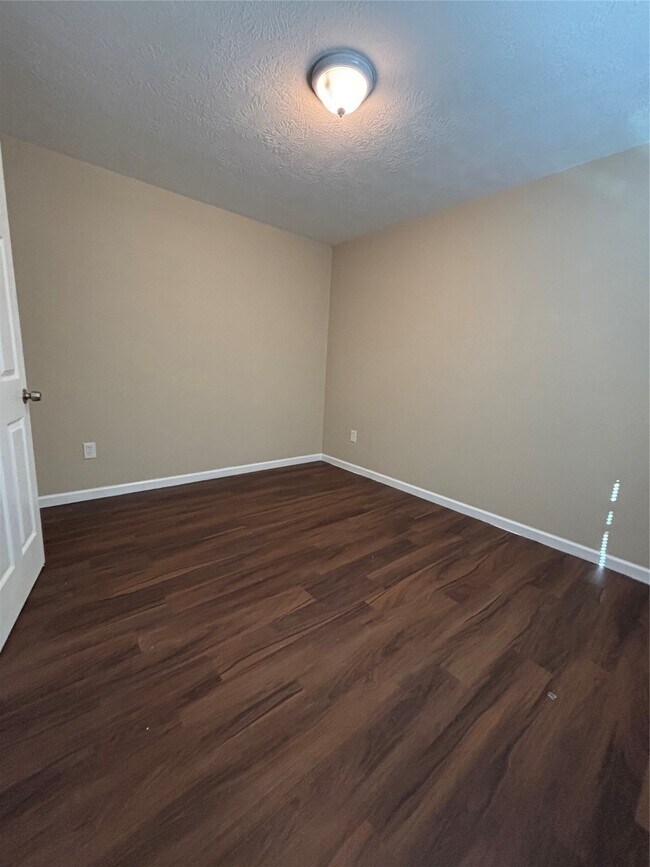 Foto del edificio - 17109 River Rd