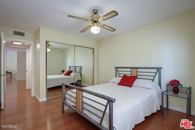 Building Photo - 2 br, 2 bath Condo - 11750 W Sunset Blvd A...