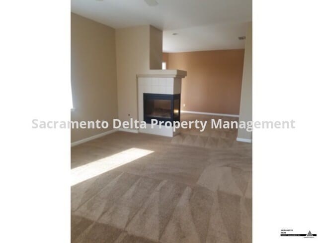 Building Photo - 3213 Yosemite Park Way