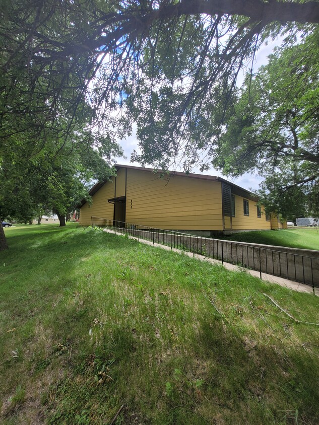 Primary Photo - 630 Lewis Ave