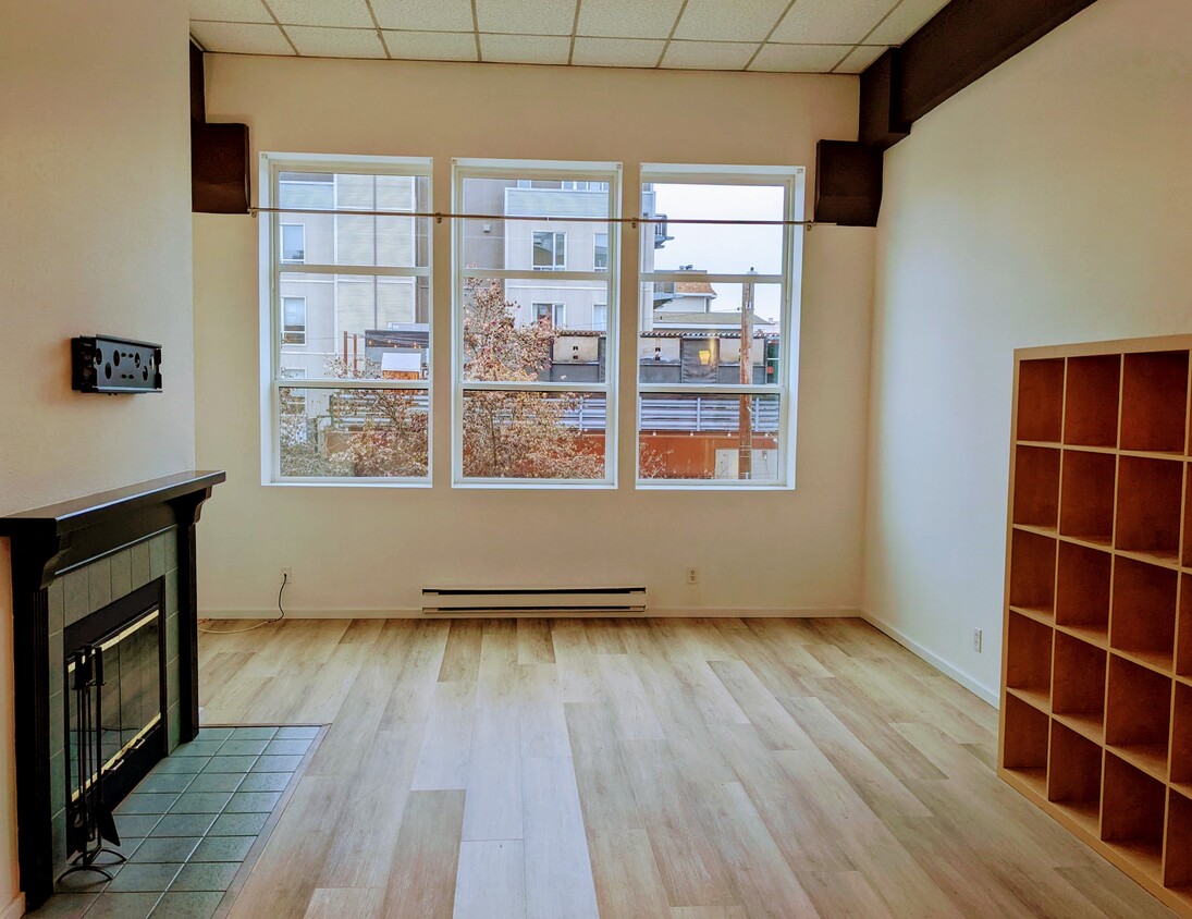 Primary Photo - 417 E Pine St