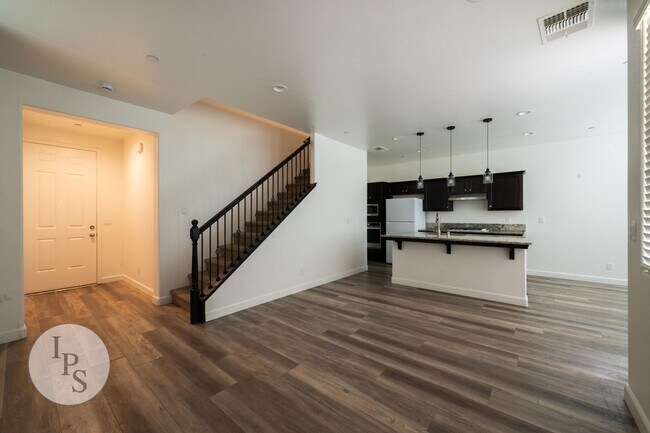 Foto del edificio - Fresno SouthEast Home, Gated Community, Clovis Unified School District, 3BR/2.5BA - Lots of Ameni...