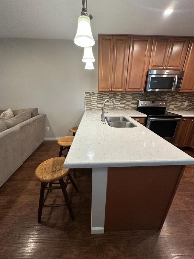 Building Photo - 5090 N Roosevelt Ave