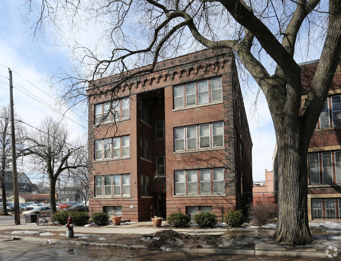 Building Photo - 2124 Garfield Ave S