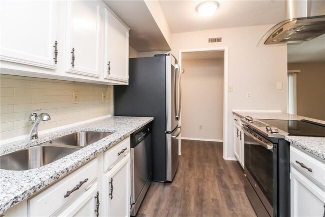 Building Photo - 4221 Sweetgum Way