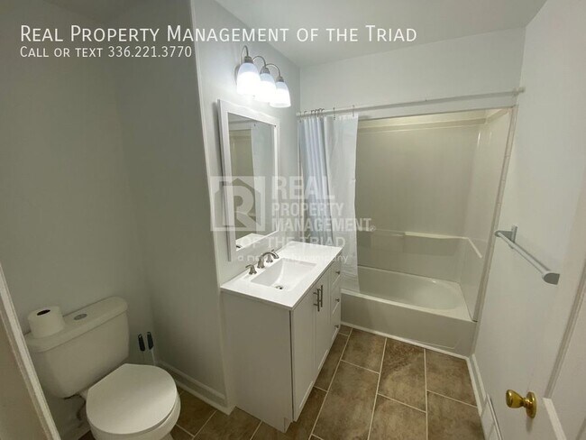 Foto del edificio - Spacious Ranch 3BR/2BA home w/HUGE Detache...