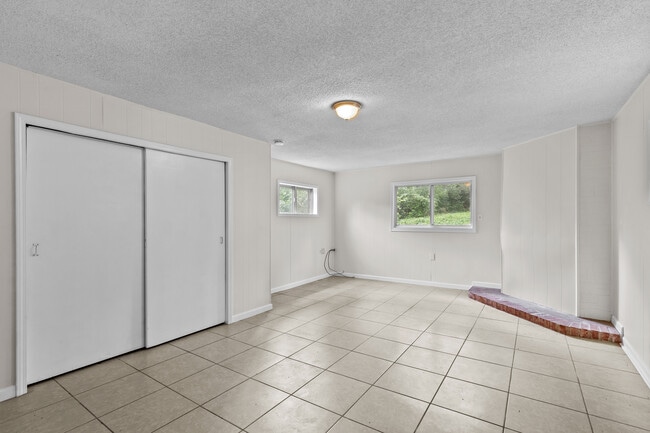 Building Photo - 7138 Garesche Ave