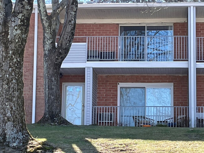 Building Photo - 10 Morris Plains Ave