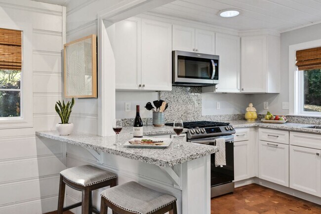 Building Photo - 1596 Ronne Dr