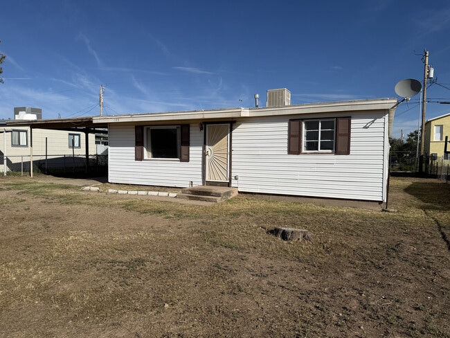 Building Photo - 123 E Apache St