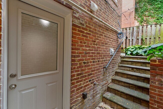 Foto del edificio - Professionally Managed & Recently Renovate...