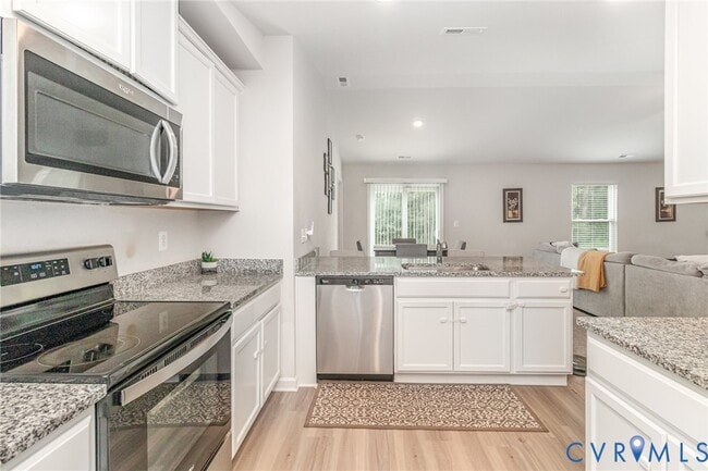 Building Photo - 7903 Honeybee Ct