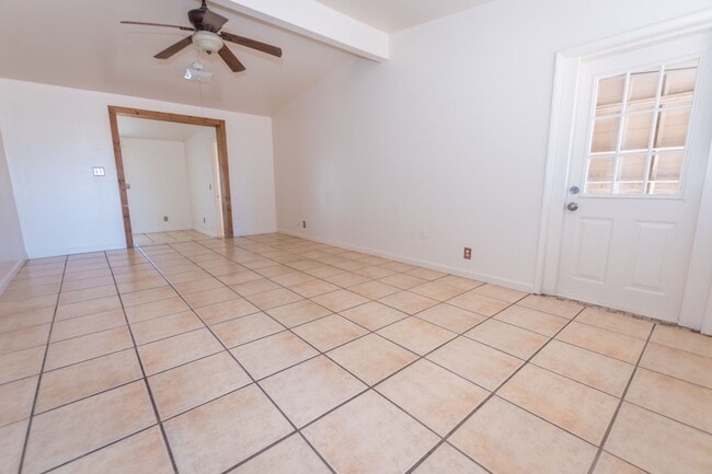 Foto del edificio - 4 Bedroom, 1½ Bath Home with Central A/C, ...