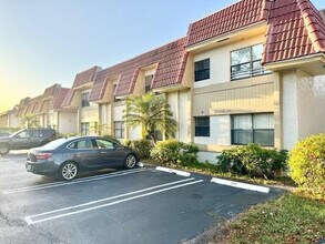 Building Photo - 11112 Royal Palm Blvd